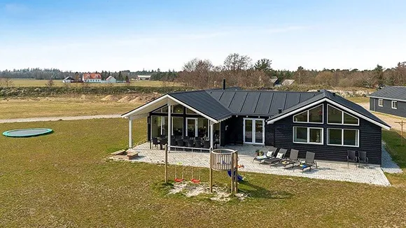 Außenansicht von Ålbæk Poolhus