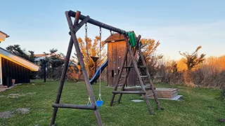 Spielgeräte bei Höjlandet Hus