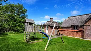 Spielgeräte bei Vedersø Klit Poolhus