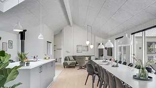 Essbereich in Klinting Poolhus