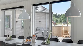 Essbereich in Klinting Poolhus