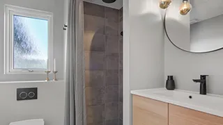 Badezimmer in Hejbøl Poolhus