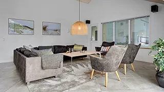 Wohnzimmer von Solsiden Poolhus