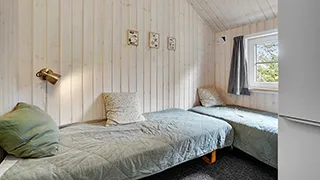 Schlafzimmer in Solsiden Poolhus