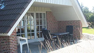 Terrasse von Degnevangen Poolhus