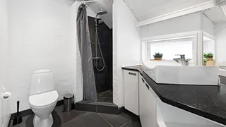 Badezimmer in Vænge Poolhus