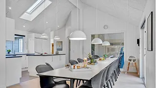 Essbereich in Blåbjerg Poolhus