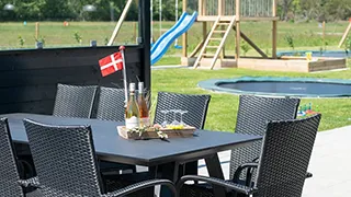 Terrasse von Guldskov Poolhus