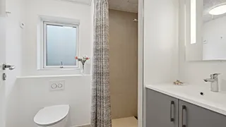 Badezimmer in Hviddal Poolhus