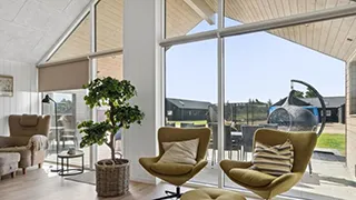 Wohnzimmer von Juvre Poolhus