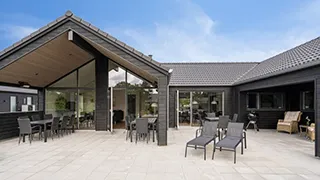 Terrasse von Poolhus Tvismark