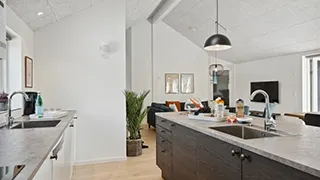 Küche in Poolhus Lakolk