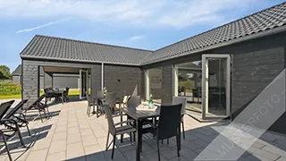Terrasse von Saksild Poolhus