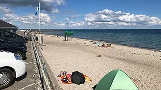 Strand in der Nähe von Pinnesholm Poolhus