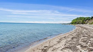 Strand in der Nähe von Pinnesholm Poolhus