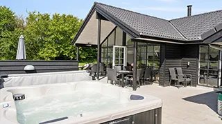 Außenwhirlpool  Faurholm Poolhus