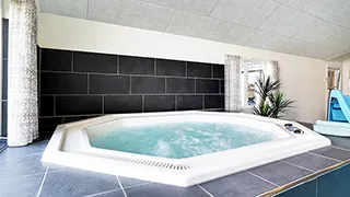 Whirlpool in Mommark Poolhus