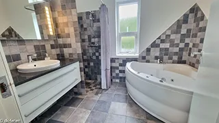 Badezimmer in Tjørne Mosaikhus