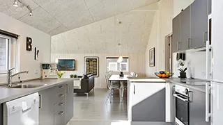 Küche in Sommerfugl Poolhus