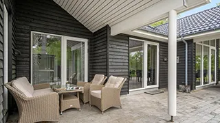 Terrasse von Rug Poolhus