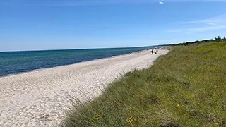 Strand in der Nähe von Orkide Aktivhus