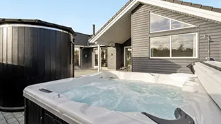 Außenwhirlpool  Sneugle Poolhus