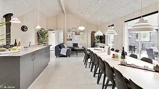 Essbereich in Bøtø Poolhus