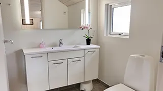 Badezimmer in Aktivhus Råbylille