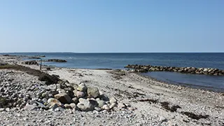 Strand in der Nähe von Aktivhus Råbylille