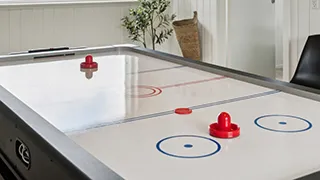 Airhockey in Marielyst Wellnesshus