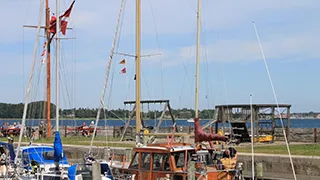 Hafen in der Nähe von Ahorn Poolhus