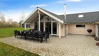 Terrasse von Arnis Poolhaus