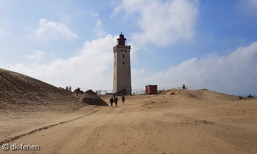 Blick auf den Leuchtturm von der Wanderdüne Rubjerg Knude