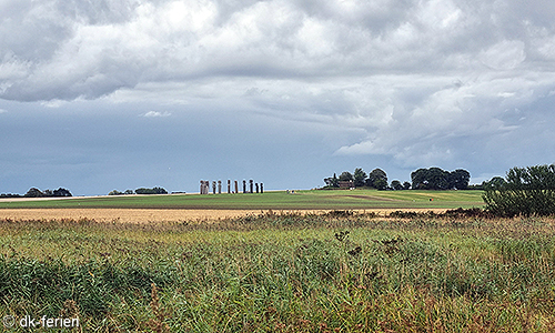 Dodekalitten inmitten der Landschaft