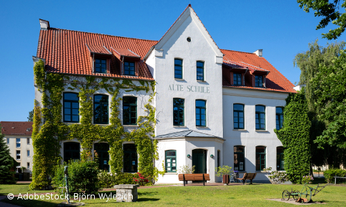 Blick auf das Buchdruckmuseum "Alte Schule" in Krakow am See