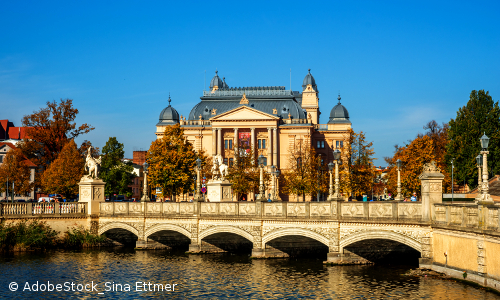 Blick auf das Mecklenburgische Staatstheater in Schwerin